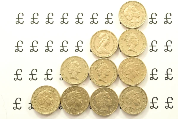 Monedas en pilas ascendentes — Foto de Stock