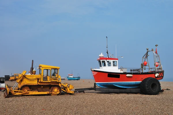 Barco de pesca y tractor — Foto de Stock