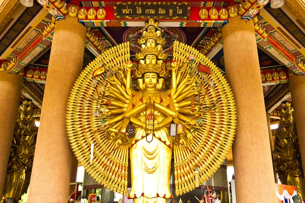 Dziesięć tysięcy ręce posągu Buddy — Zdjęcie stockowe