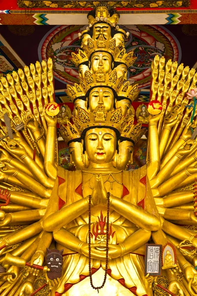 Δέκα χιλιάδες χέρια άγαλμα του Βούδα — Φωτογραφία Αρχείου