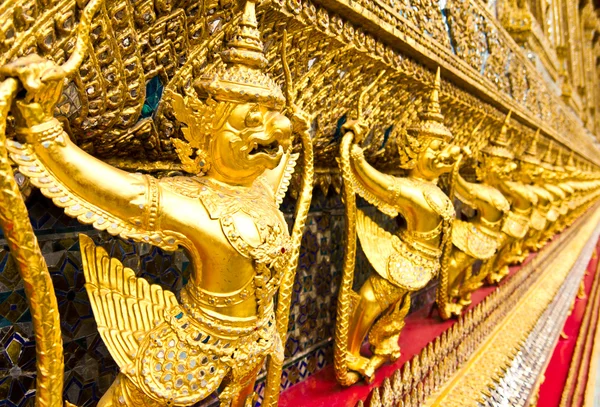 Styl tajski rzeźba garuda — Zdjęcie stockowe