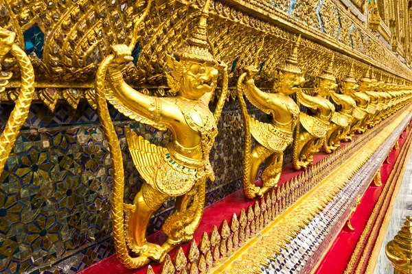 Thai stílusban garuda szobor — Stock Fotó
