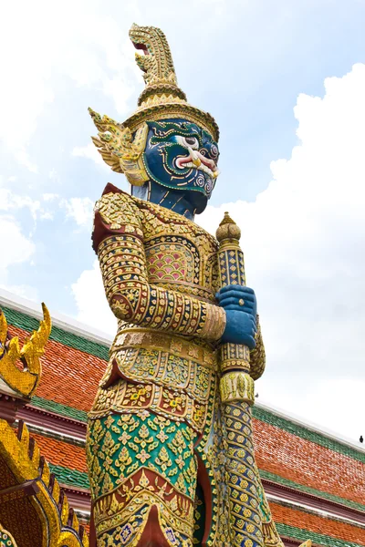 Statue géante de style thaïlandais traditionnel — Photo