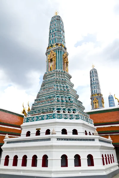 Ancient Thai style pagoda — Stock Photo, Image