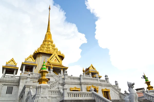 Traditionelle thailändische Tempelkirche — Stockfoto