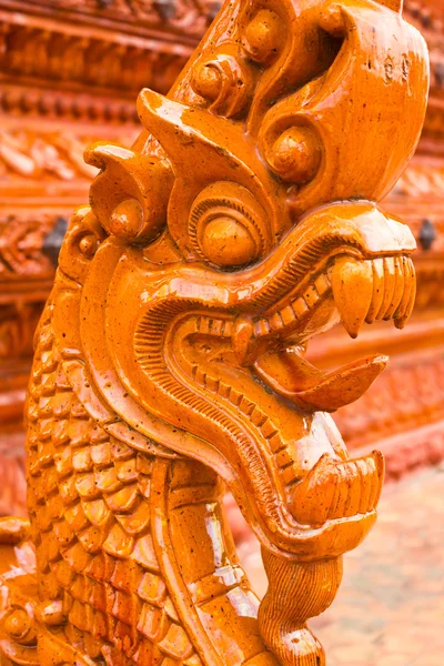 Starověké naga starue v thajském chrámu — Stock fotografie
