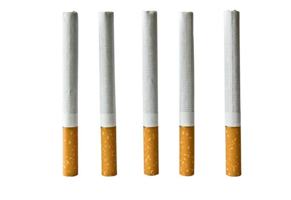 Cigaretter kostar i rad på vit bakgrund — Stockfoto