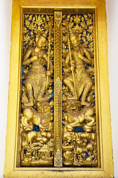 Puerta del templo en color dorado —  Fotos de Stock