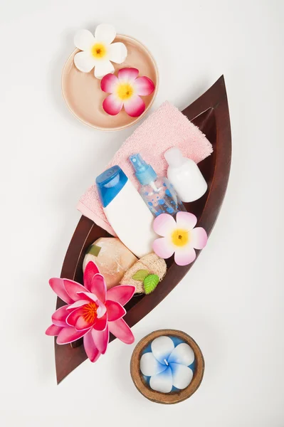 Bath set in the wooden leaf tray — Stock Photo, Image