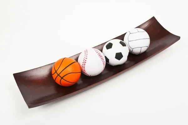 Quattro palline nel vassoio di legno rettangolo — Foto Stock