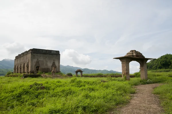 La entrada del antiguo templo —  Fotos de Stock
