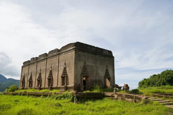 Gamla övergivna templet utan tak — Stockfoto