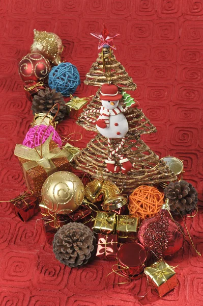 Nowoczesne choinkowe i świąteczne dekoracje — Zdjęcie stockowe