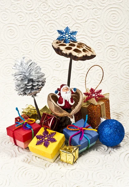 Санта и много подарков — стоковое фото