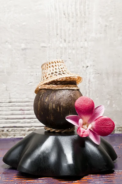 Una Cáscara Coco Con Sombrero Tejido Tailandés — Foto de Stock