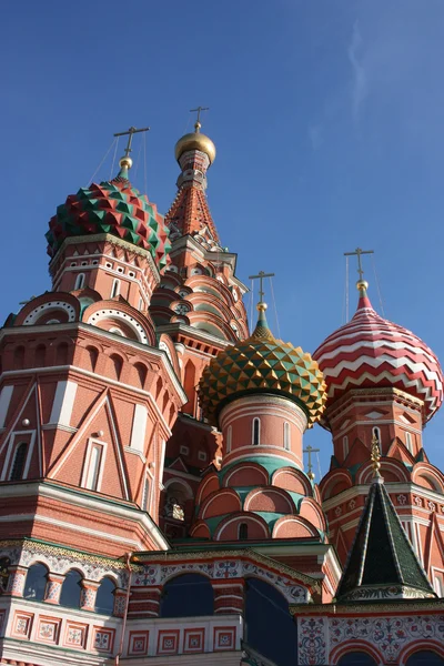 Moskva. Kreml. kupoler av pokrovskiy av domkyrkan — Stockfoto