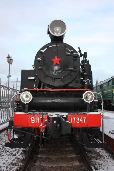 Старый локомотив. Модель 9P-17347. Сделано в 1953 г. . — стоковое фото