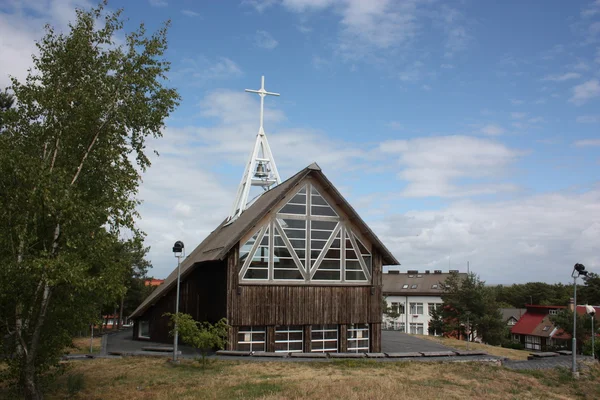 โบสถ์คาทอลิกบนภูเขาสกี (Neringa ). — ภาพถ่ายสต็อก