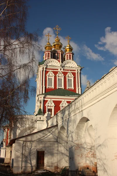 Moscovo. Convento Novodevichy. Portão norte . — Fotografia de Stock