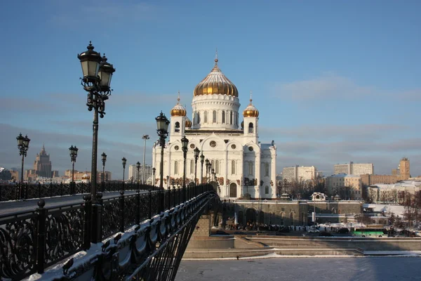 Moscovo. A Catedral de Cristo Salvador e a Ponte Patriarcal . — Fotografia de Stock