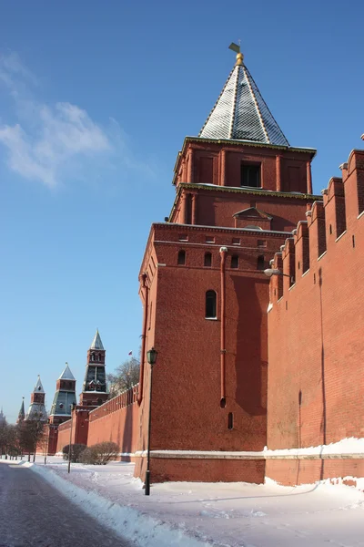 Moskova. Kremlin duvarı. Petrovskiy Kulesi. — Stok fotoğraf