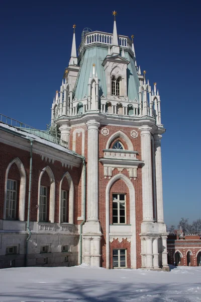 Moscú. Museo - reserva "Tsaritsyno". Gran palacio, forma desde el lado de —  Fotos de Stock