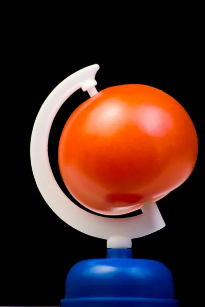 Globe Tomate Sur Fond Noir — Photo