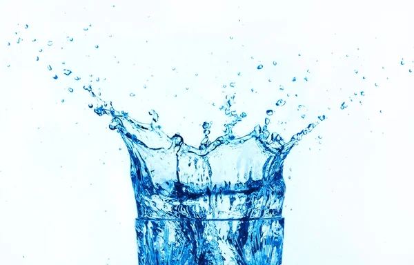 Salpicaduras de agua azul aisladas sobre fondo blanco . — Foto de Stock