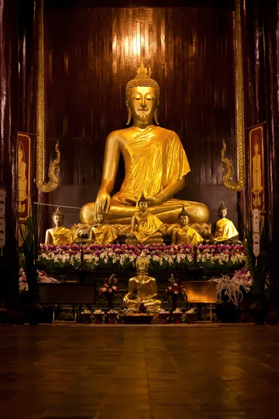 Buda oturma heykeli — Stok fotoğraf