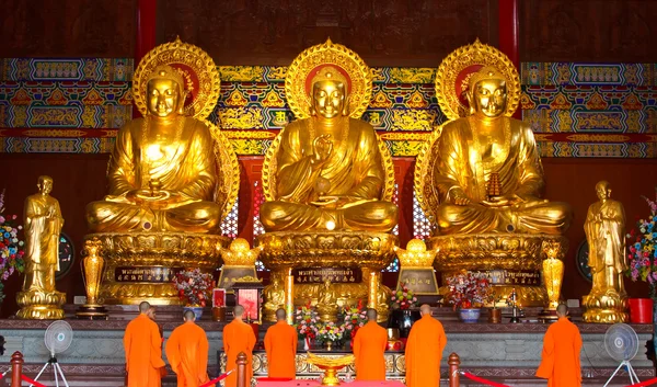 Monk and golden buddha — Stok fotoğraf