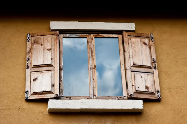 Window and gray clound — Stock Photo, Image