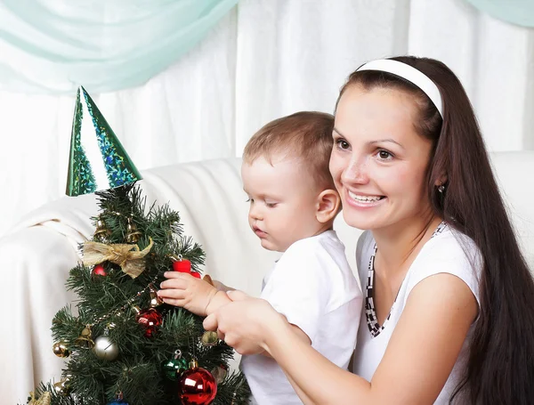 Mum and her son decorate a christmas fur-tree — Stock Photo, Image