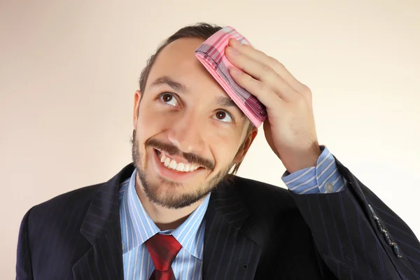 ビジネスマンは、ハンカチで額をワイプします。 — ストック写真