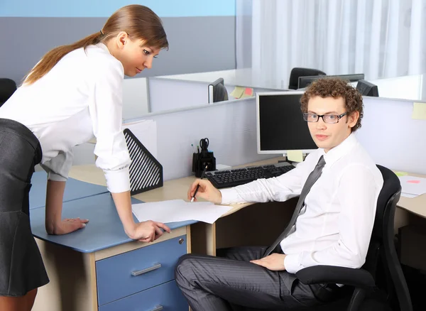 Business woman and her colleague working at office — Stock Photo, Image