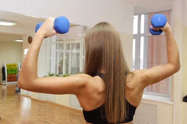 Deporte chica con fuerte espalda — Foto de Stock