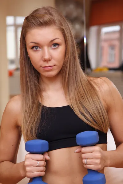 Girl hold dumbbells in hand with strong abdomen — Stock Photo, Image
