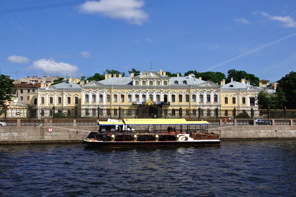 Шереметьевский дворец — стоковое фото