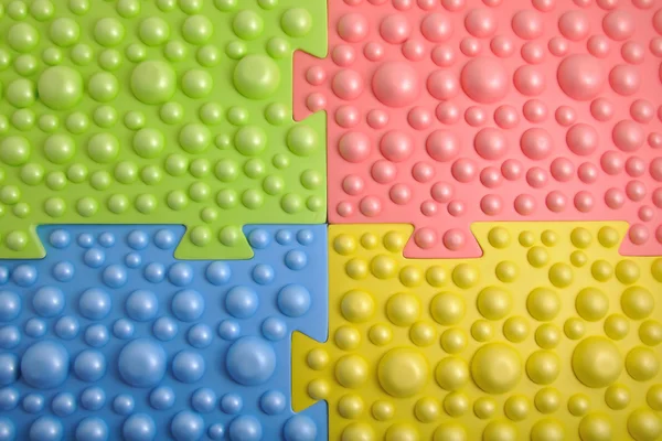 A háttérben a négy színes darabokat formájában a kis félteke — Stock Fotó