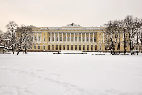 St Michael's Park, the Russian Museum in a snowfall — Stock Photo, Image