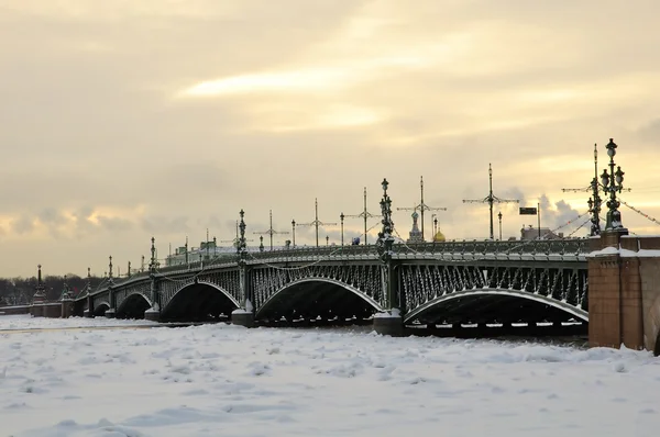 Trinity most přes řeky Něvy v Petrohradě — Stock fotografie