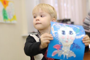 Kil resminden tablo kalıpları, küçük bir çocuk