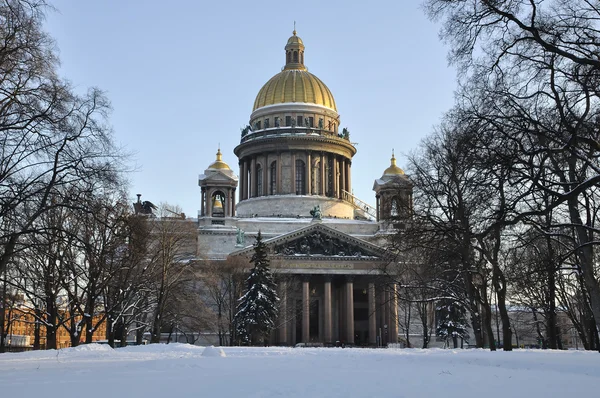 Bir kış akşamı St. Isaac's Katedrali. St. Petersburg. Rusya — Stok fotoğraf