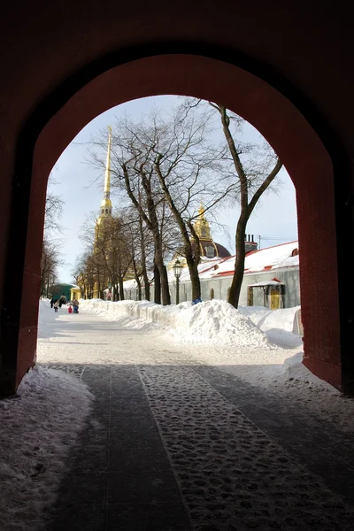 Вид на Петропавловскую крепость главных ворот — стоковое фото