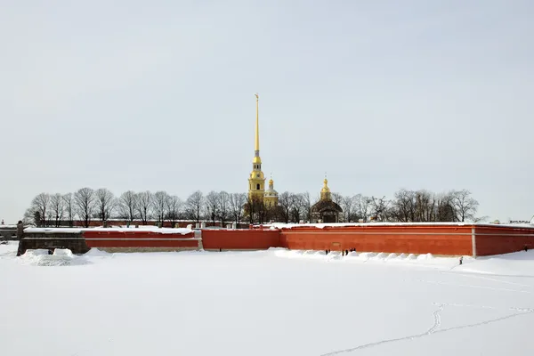 Зимой на Петропавловской крепости и Кроликовом острове — стоковое фото