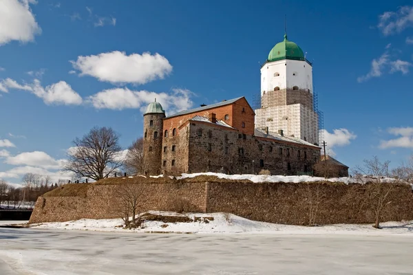 Um antigo castelo em uma ilha na cidade de Vyborg. Rússia — Fotografia de Stock