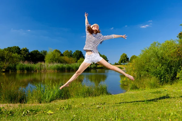 Pretty young woman jumping — Stock Photo, Image