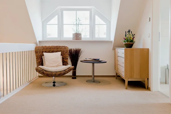 Сучасний будинок, вітальня з сучасними меблями — стокове фото