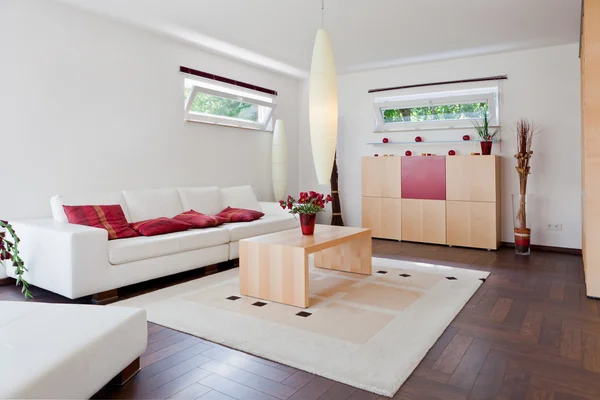 Moderní dům, obývací pokoj s moderní nábytek — Stock fotografie