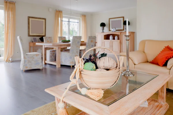 Moderna hus, vardagsrum med moderna möbler — Stockfoto
