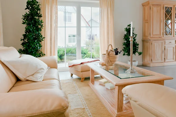 Casa moderna, sala de estar con muebles modernos — Foto de Stock
